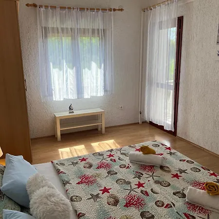 Dora And Tonka Krk *