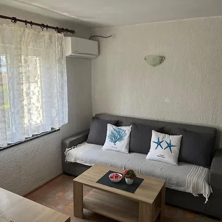 Dora And Tonka Krk Apartment *
