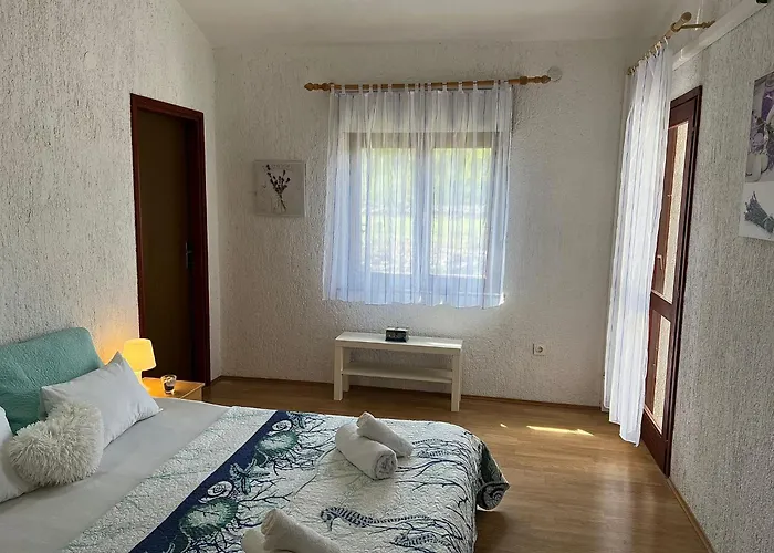 Dora And Tonka Krk Lägenhet *