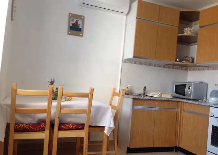 Dora And Tonka Krk Lägenhet *