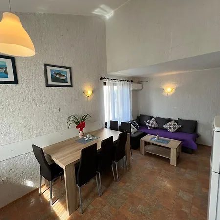 Dora And Tonka Krk *