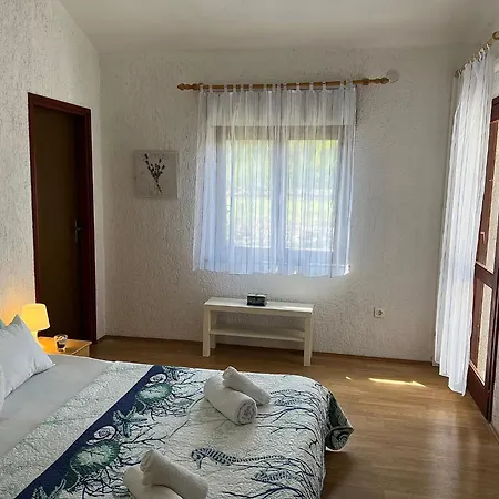 Dora And Tonka Krk Apartmán *