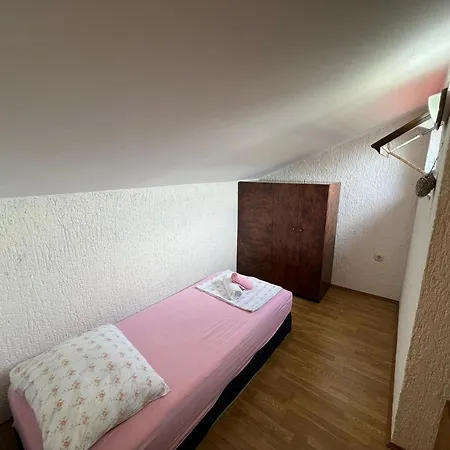 Dora And Tonka Krk Apartmán *