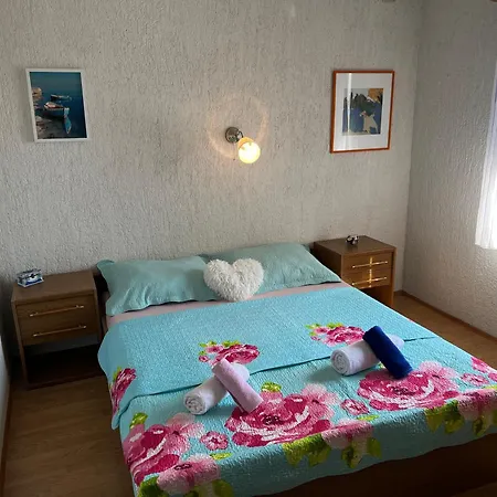 Dora And Tonka Krk Apartman *