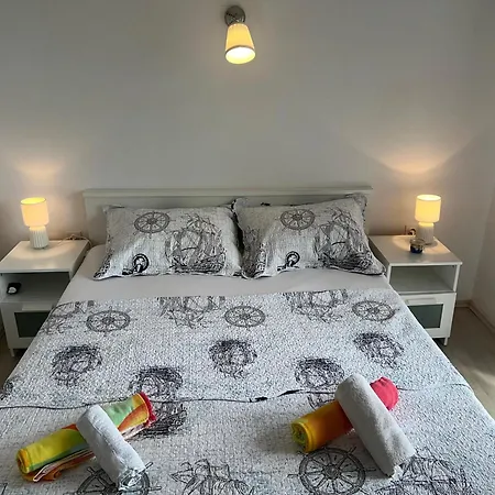 Dora And Tonka Krk Lägenhet *