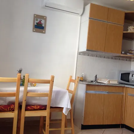 Dora And Tonka Krk Apartmán *