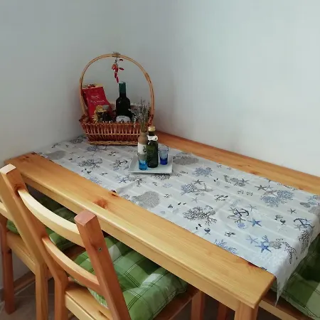 Dora And Tonka Krk Apartmán *